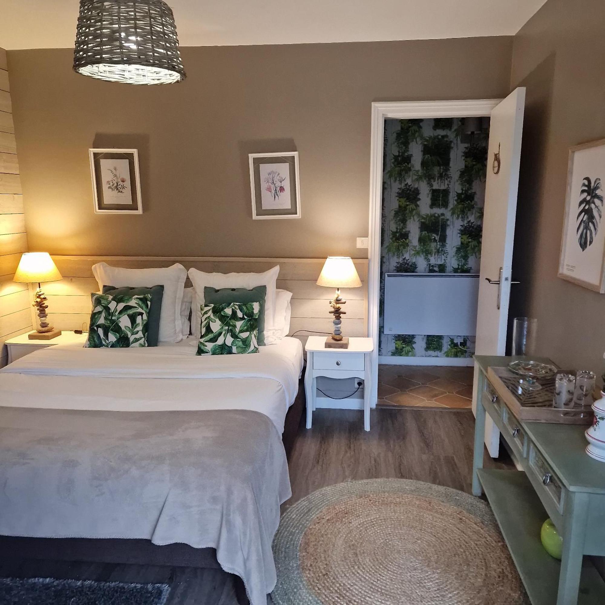 Bed and Breakfast La Ferme De Kerraoul Комбри Экстерьер фото